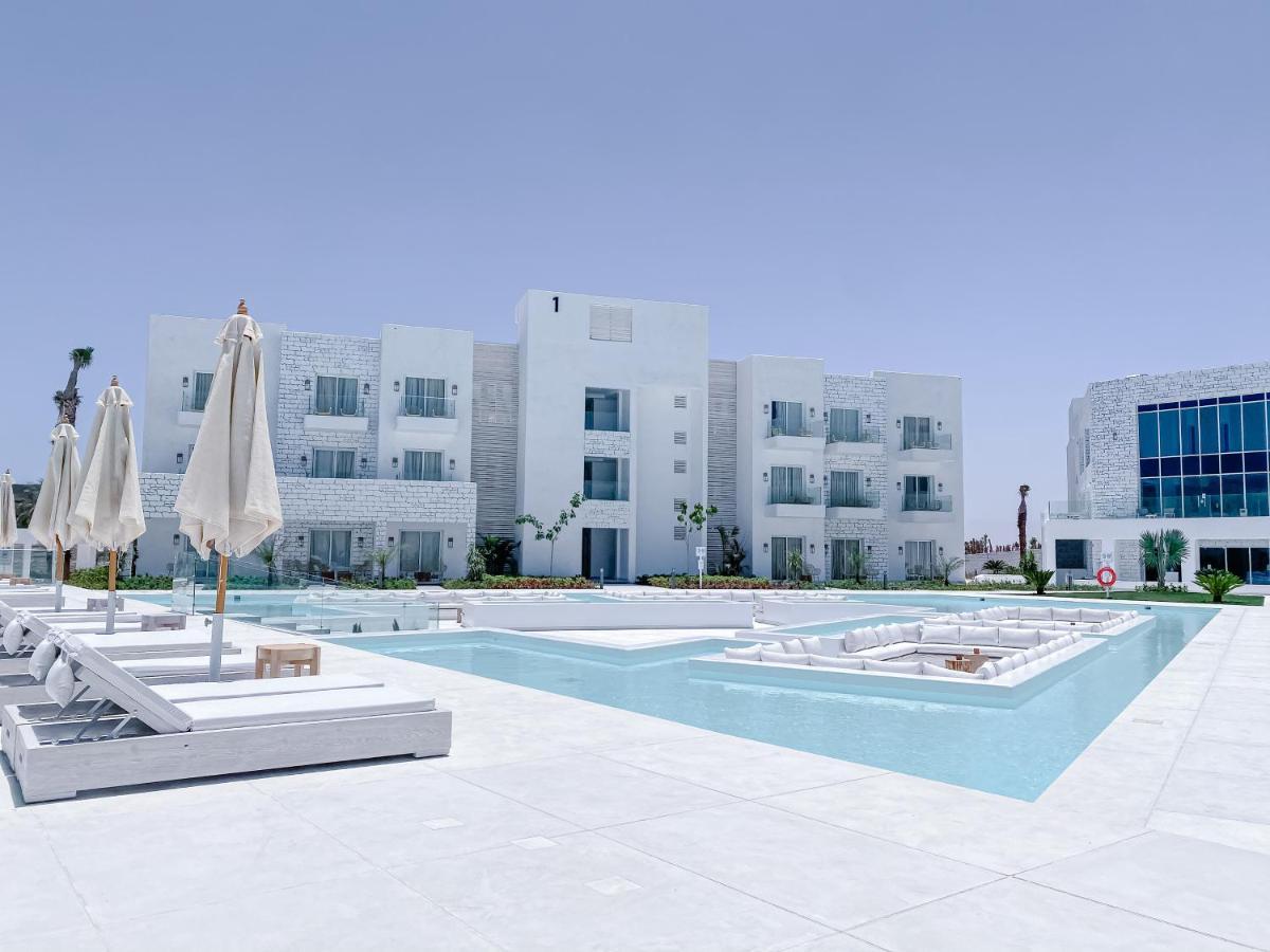 Tanoak Resort Ain Soukhna Exteriér fotografie The hotel's pool